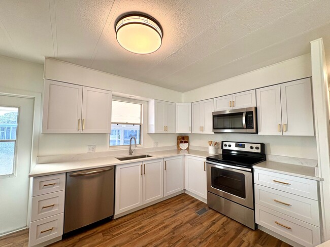 Building Photo - 482 Outer Dr