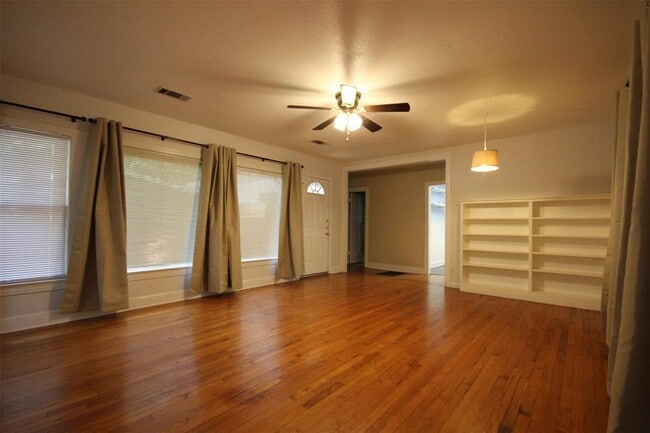 Building Photo - 5518 William Holland Ave
