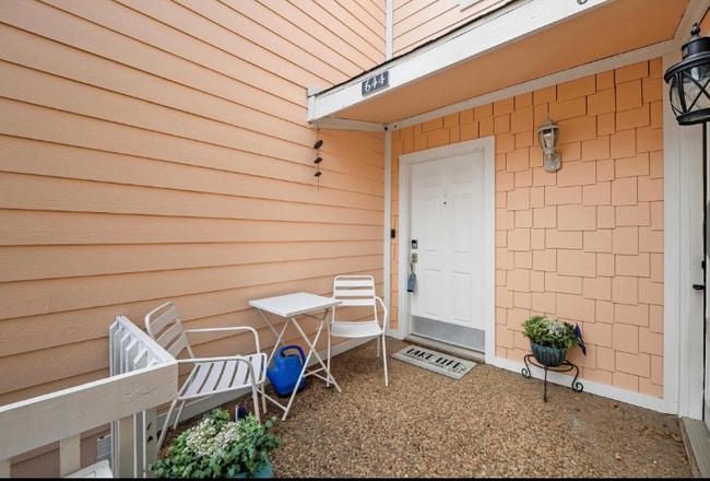 Building Photo - 644 Harbor Dr