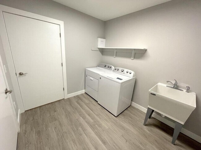 Foto del edificio - 3249 Cabernet Dr