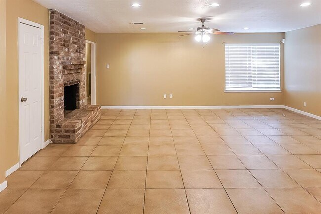 Building Photo - 5030 Summit Lodge Dr