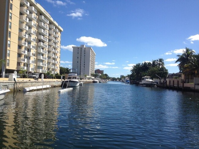 Foto del edificio - 13155 Ixora Ct