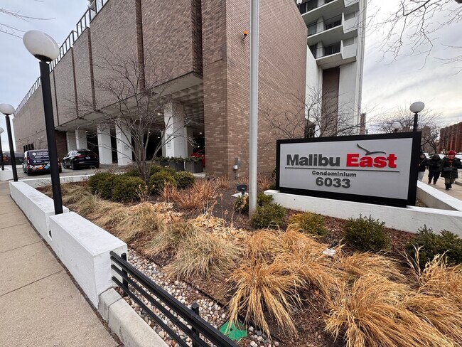 Foto del edificio - 6033 N Sheridan Rd