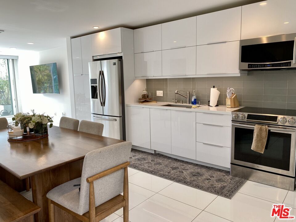 Foto principal - 23901 Civic Center Way