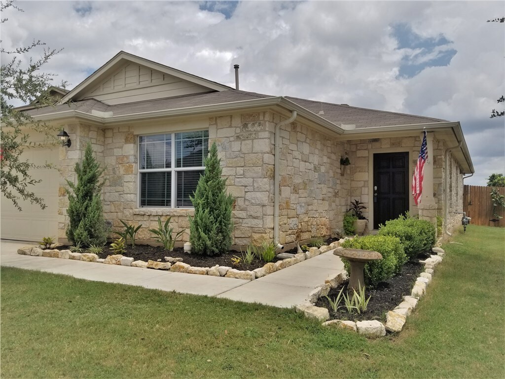 Foto principal - BEAUTIFUL 4 BEDROOMS / 2 BATH HOME IN HUNT...