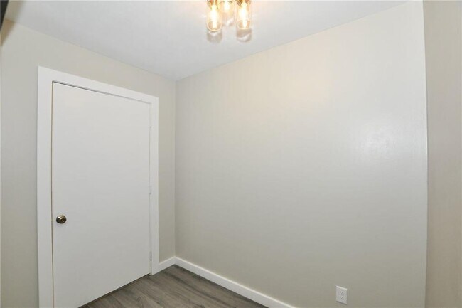 Foto del edificio - 23 Sleepy Hollow Ln