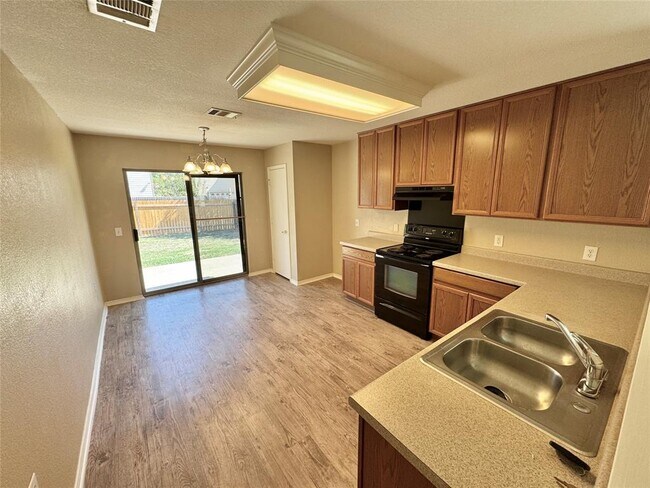 Foto del edificio - 5605 Apple Orchard Ln