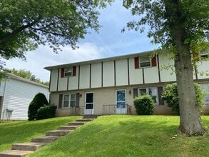 Building Photo - 146 Oak Manor Dr