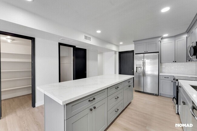 Foto del edificio - 2 Spacious Primary suites Townhome in Tempe