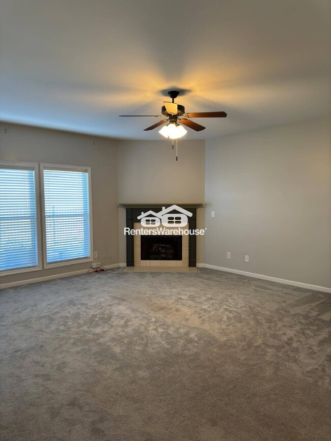 Building Photo - 5021 Sherwood Way