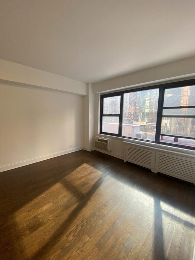 Foto del edificio - 157 E 57th St