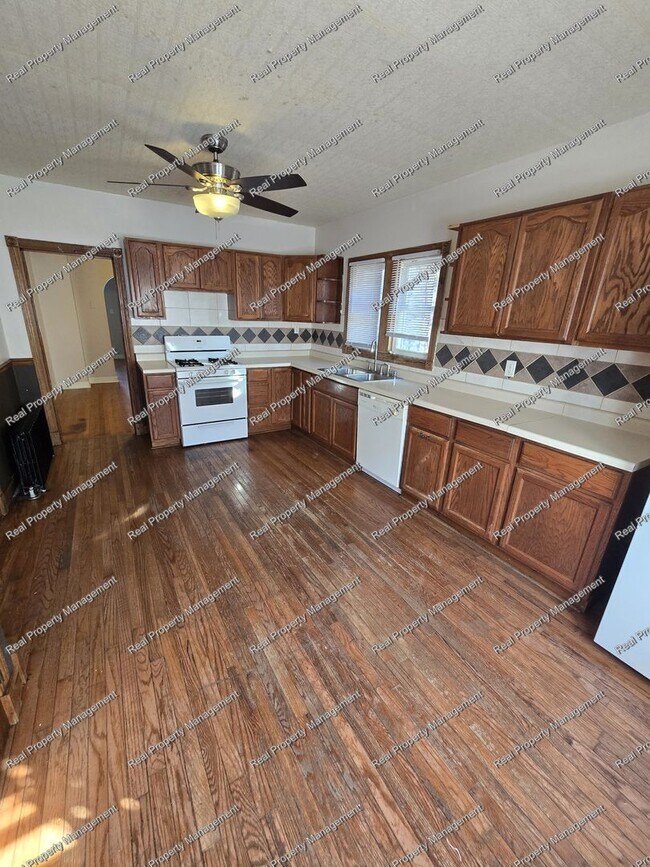 Foto del edificio - Freshly Painted 3 Bedroom