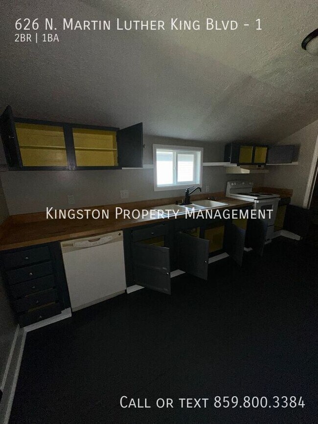 Foto del edificio - Charming Two Bedroom Available Now! 1/2 of...