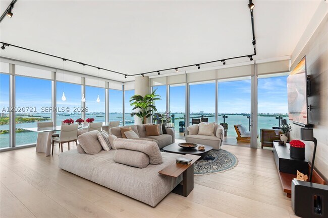 Foto del edificio - 700 NE 26th St