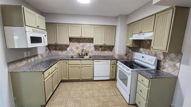 Foto del edificio - 808 Howell Dr