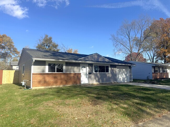 Foto del edificio - 5200 Mapleridge Dr