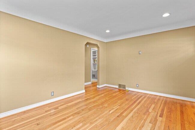 Foto del edificio - 3403 Woodland Ave