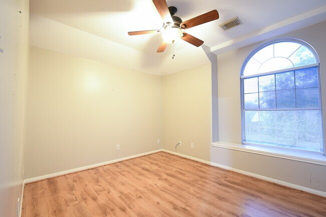 Foto del edificio - 212 Rolling Springs Ln