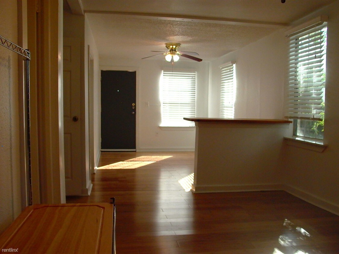 Primary Photo - 513 W Rosewood Ave