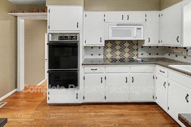 Foto del edificio - 3801 Cromwell Dr