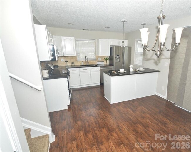 Building Photo - 605 Mountainwater Dr