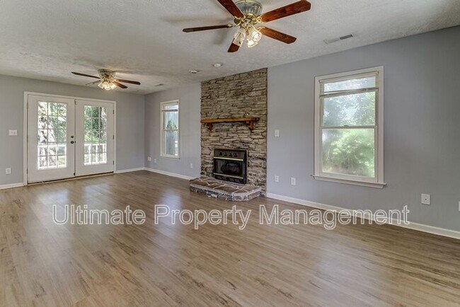 Foto del edificio - 4614 Masonboro Loop Rd