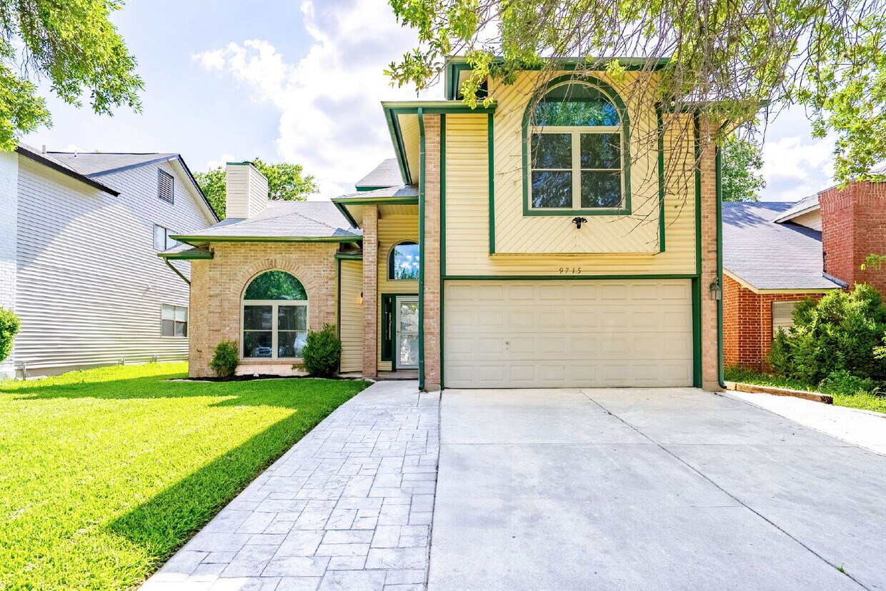 Primary Photo - Spacious 4-Bedroom Rental in Autumn Ridge ...