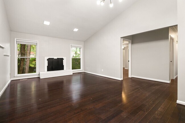 Building Photo - (Application Pending) Charming 3 bedroom c...