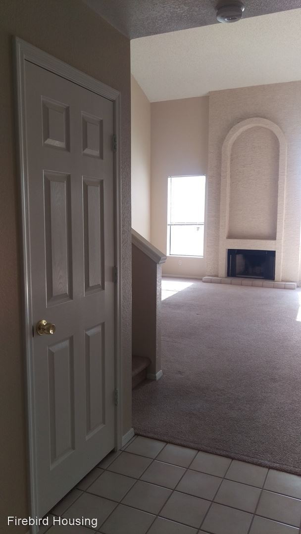 Building Photo - 2 br, 2.5 bath House - 4127 E. Cassia