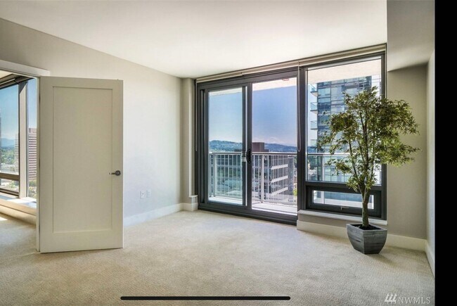 Foto del edificio - CLICK "REQUEST A TOUR" NOW!