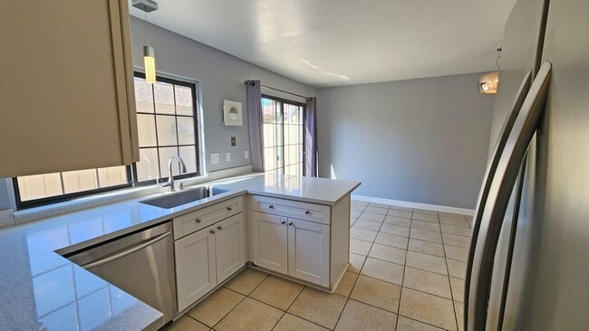Building Photo - 422 Florin Rd