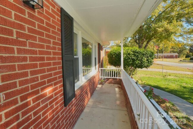 Building Photo - 1632 Kimberly Dr