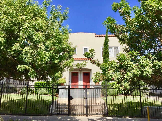 Building Photo - 156 S Catalina St