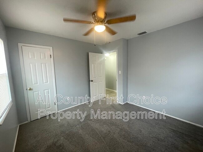 Building Photo - 7072 Darien Way