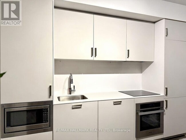 Building Photo - 88 Queen St E