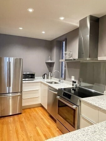 Building Photo - 70 A Clarendon St