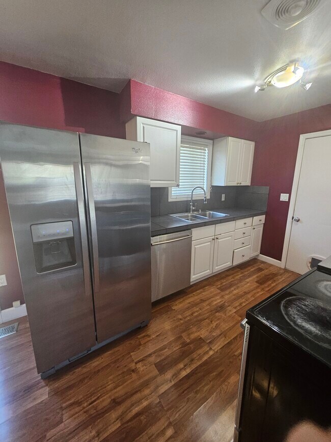 Building Photo - 207 NE 88th Ave