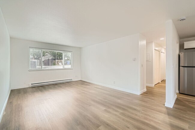 Foto del edificio - Spacious 1bed/1bath Apartment in West Seat...