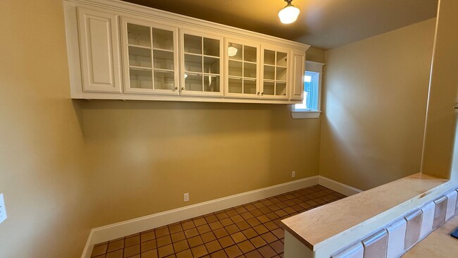 Building Photo - 3 bed 1 bath 1902 historic PDX original SE...