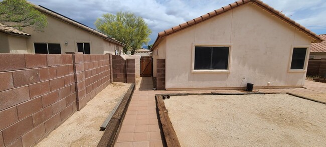 Building Photo - Dove Mountain 3/2 - The Villages at Redhawk