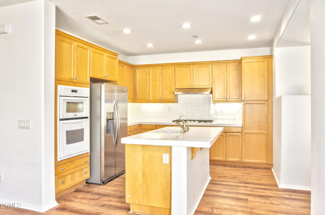 Foto del edificio - 428 Lakeview Ct