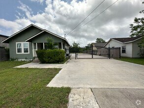 Building Photo - 2405 Randolph Rd