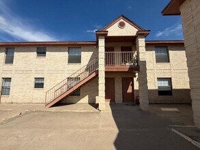 Building Photo - 1502 E San Pedro St