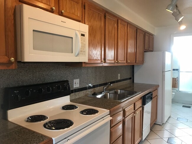 Foto del edificio - ONE MONTH FREE on this cat-friendly 1 BD o...