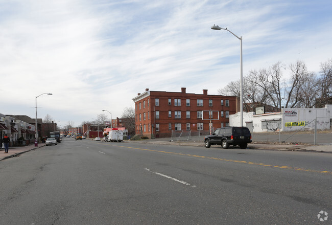 Building Photo - 62 Albany Ave