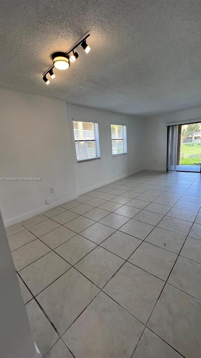 Foto del edificio - 5200 NW 31st Ave