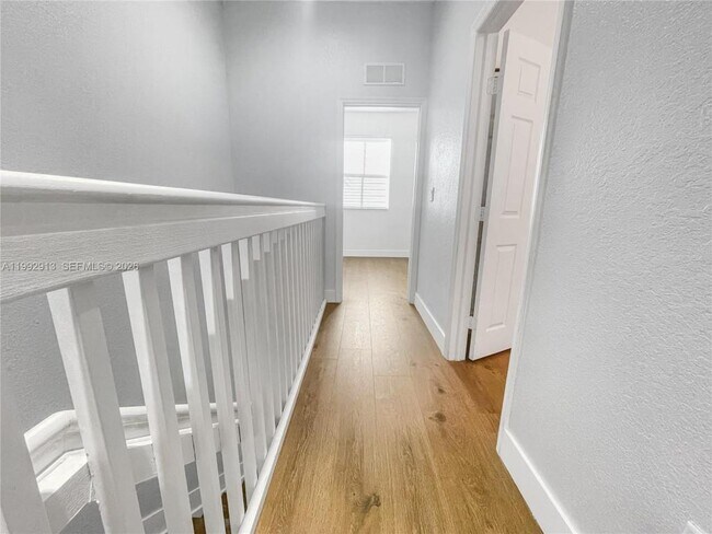 Foto del edificio - 4921 SW 140th Terrace