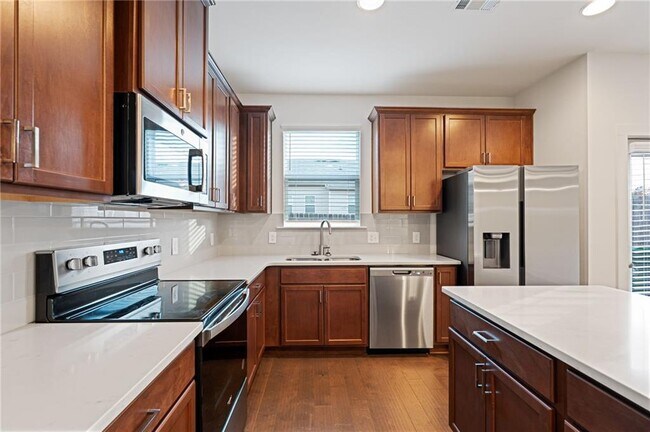 Foto del edificio - 6256 Hillandale Dr