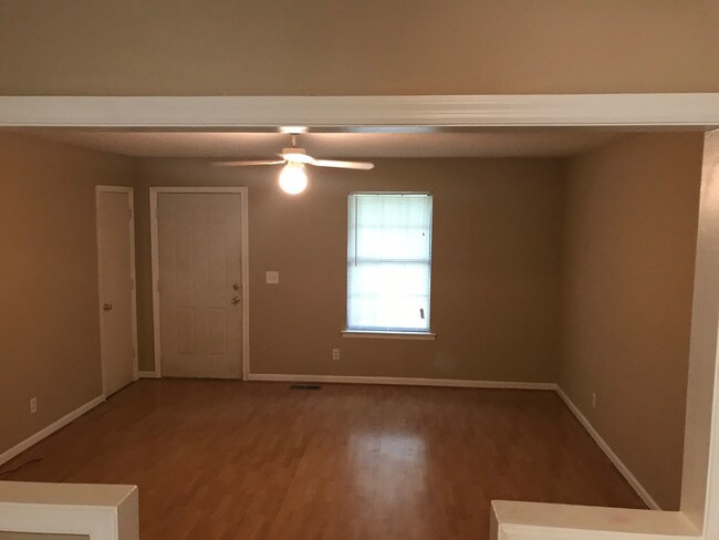 Building Photo - Willow Run Apartments