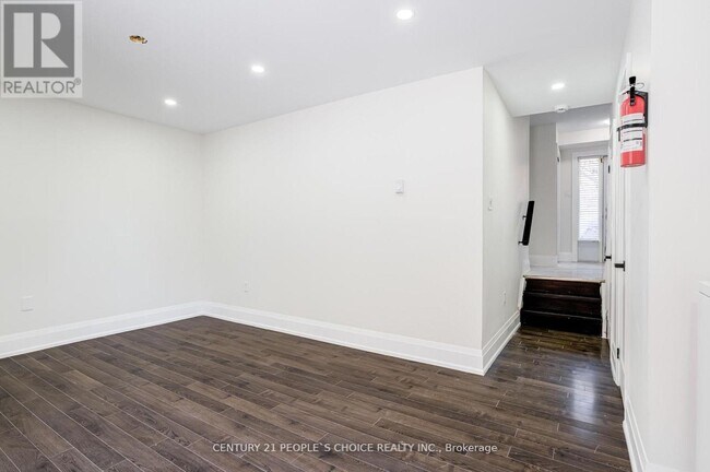 Photo du bâtiment - 445 Stone Church Rd W